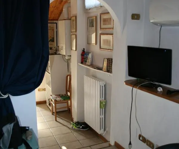 Incantevole Sui Tetti Di *